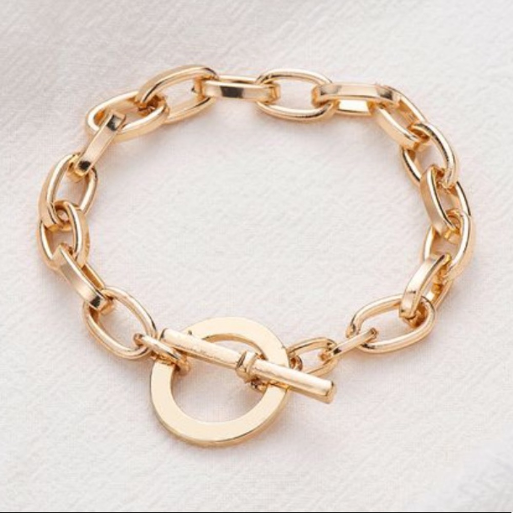 Trendy Simple Toggle Gold Chain Bracelet - Picture 2 of 3